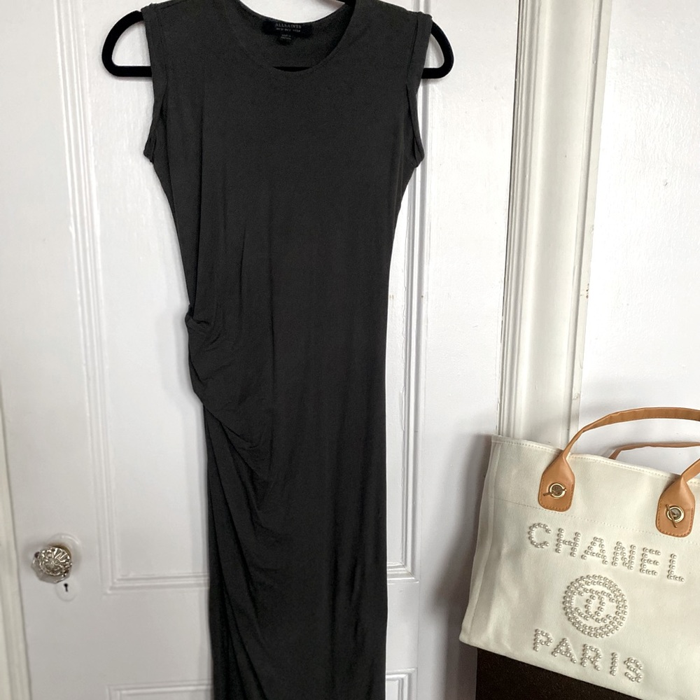 Scoop Neck Knee-length Sleeveless Dress